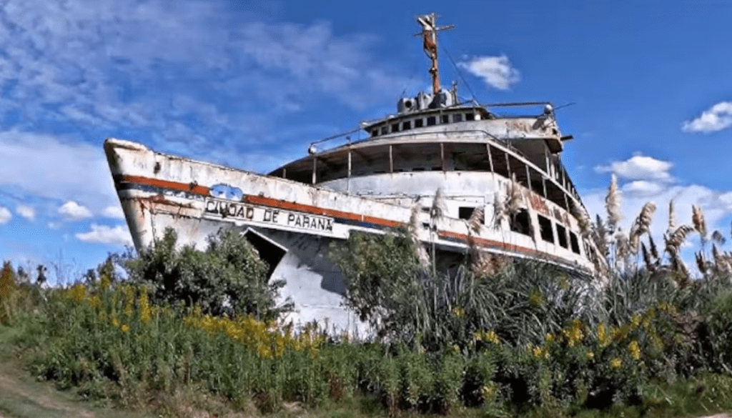 El crucero argentino abandonado: la increíble historia del barco que terminó como hotel&nbsp;flotante