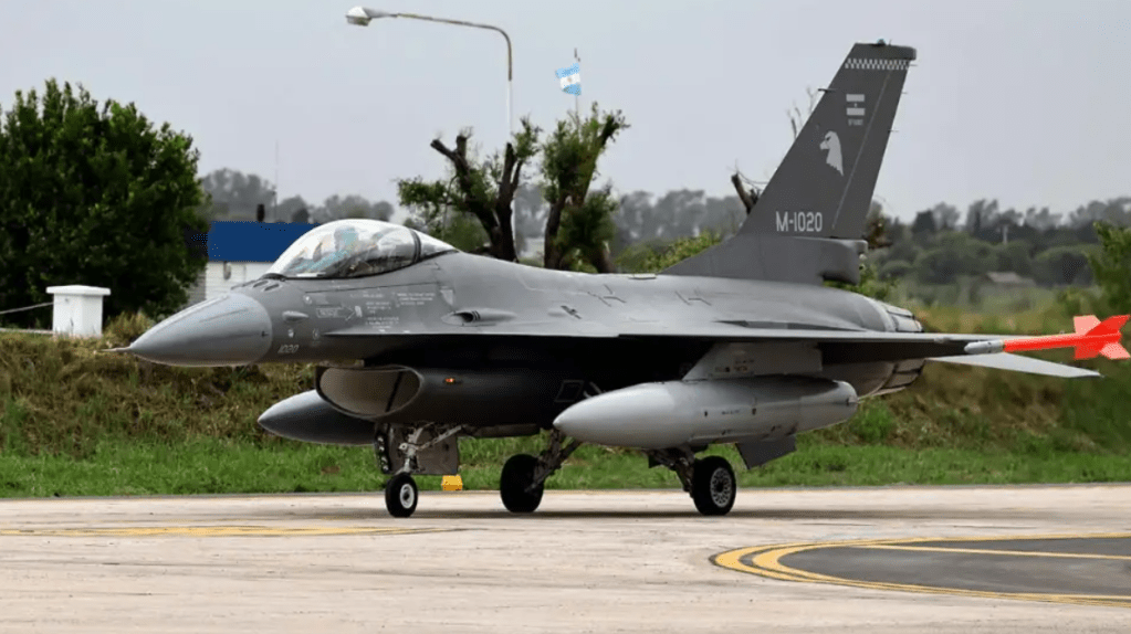 Piloto veterano cuestiona la compra de F-16 y denuncia “campaña&nbsp;mediática”