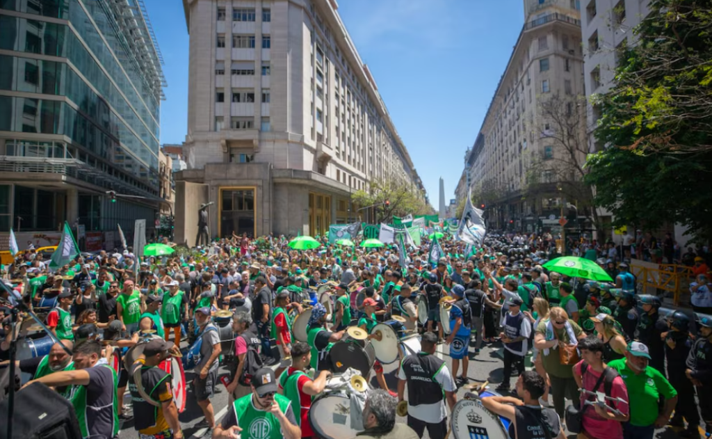 El Gobierno descontará el día a estatales que adhieran al paro contra la reforma&nbsp;laboral