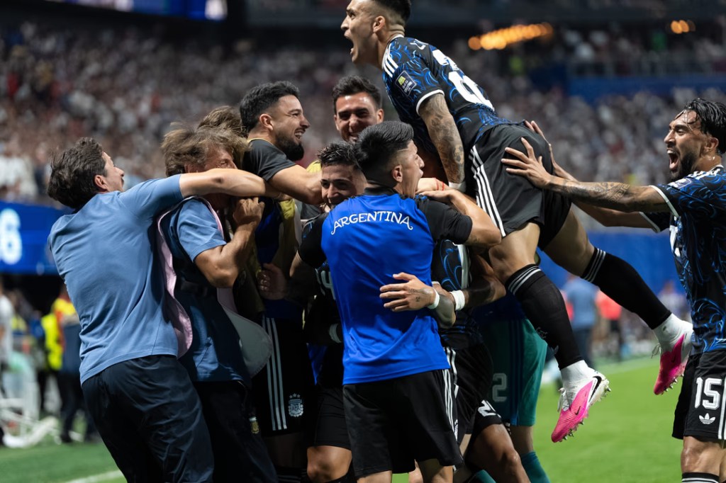 Remontada histórica: Argentina derrotó a Inglaterra y avanzó a la final
