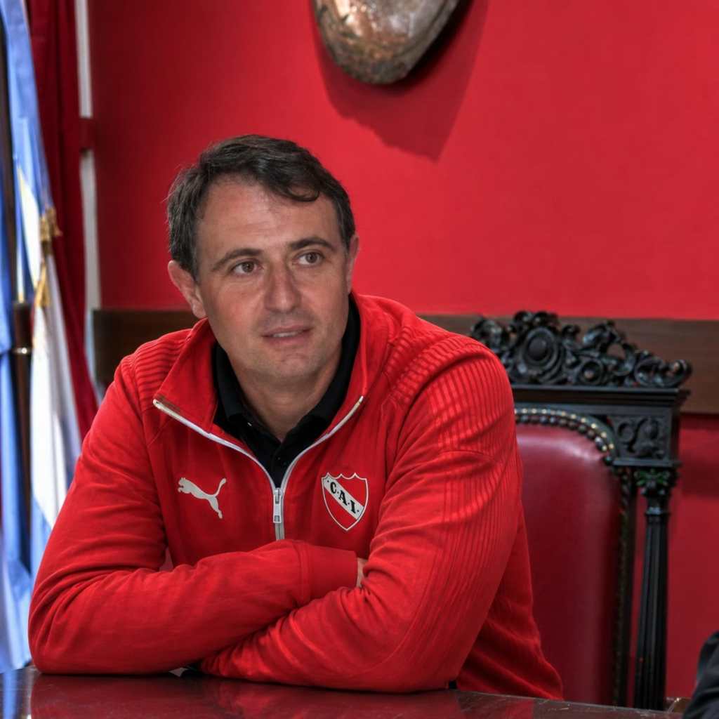 Enfrentado con el oficialismo, Fabio Fernández se perfila como candidato en Independiente